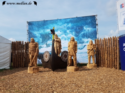 Amon Amarth: Schiff & Holzfiguren